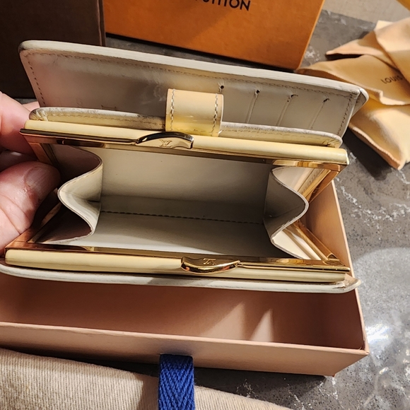 LOUIS VUITTON PASTEL YELLOW MONOGRAM LEATHER VERNIS KISSLOCK WALLET W D BAG+BOX - Picture 7 of 16